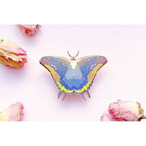 Two-Tailed Pasha Butterfly Enamel Pin - Gold Plated Nature‎ & Insect Jewelry - Picture 4 of 9